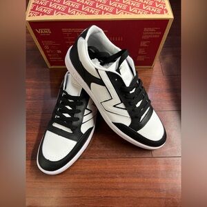 Mens 13 Vans Lowland CC ComfyCush Leather Shoe Sneaker Black White New HALF BOX